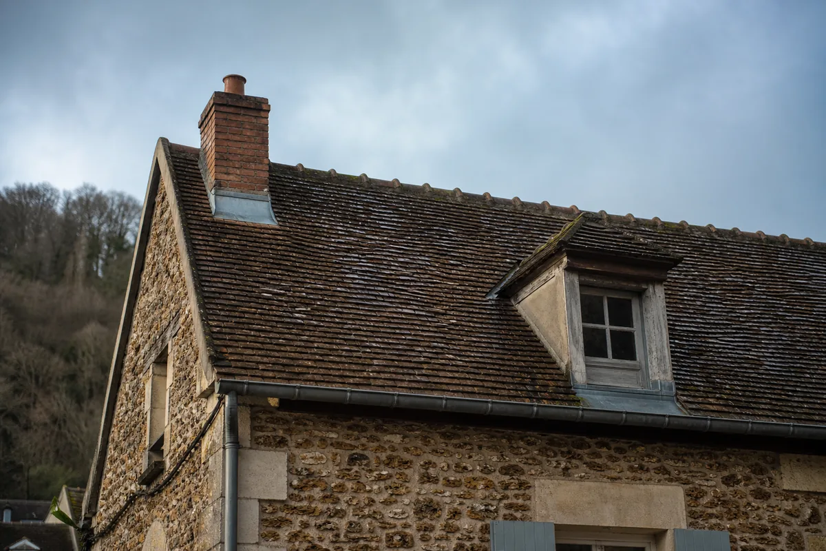 Couvreur à Carrières-sur-Seine : lire la fuite sur la charpente