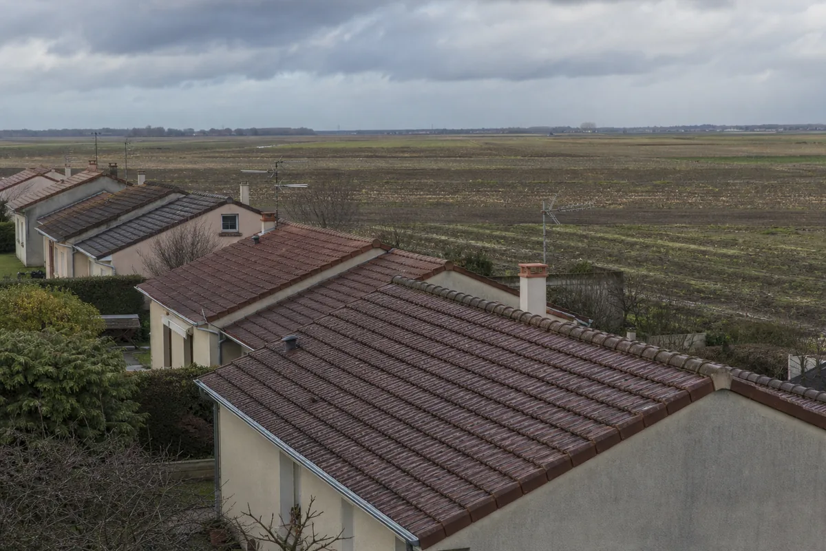 Couvreur à Montesson : réparer une toiture exposée au vent
